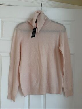 Bloomingdale's women  Pale Pink Turtleneck Sweater